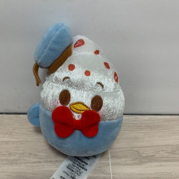Disney Munchlings Donald Duck Candy Lane Eggnog Plush - Picture 2 of 5